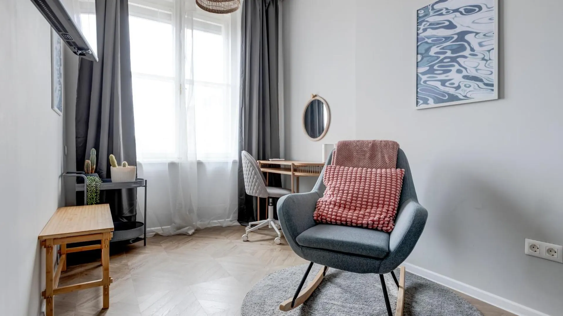 Sofia'S Elegant Urban Retreat Apartment